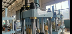 Hydraulic motors used in shoemaking equipment