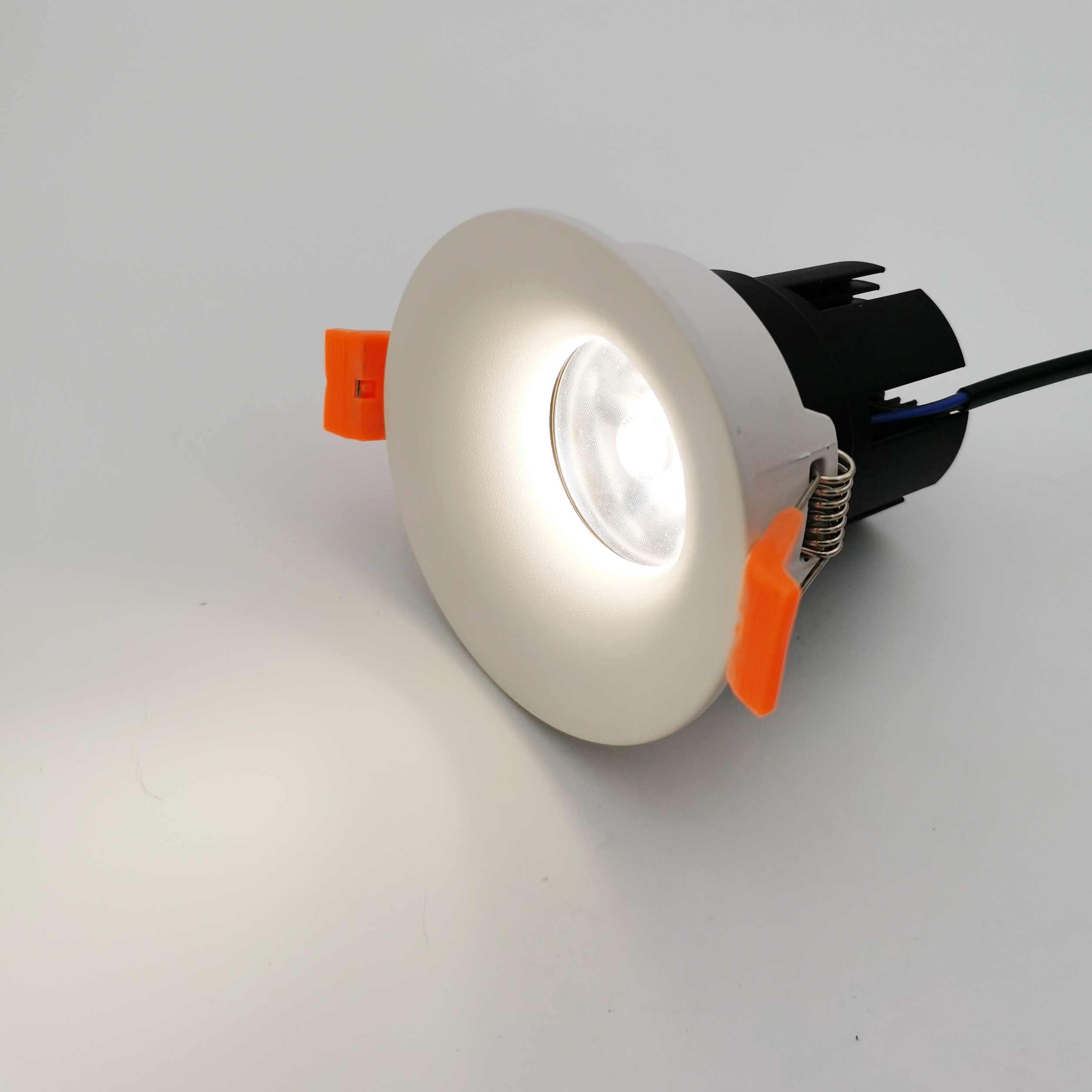 Outcut 75mm Round Non-adjustable 7w 12w 15w 20w non-dimmable Triac-dimmable LED Spot Downlight