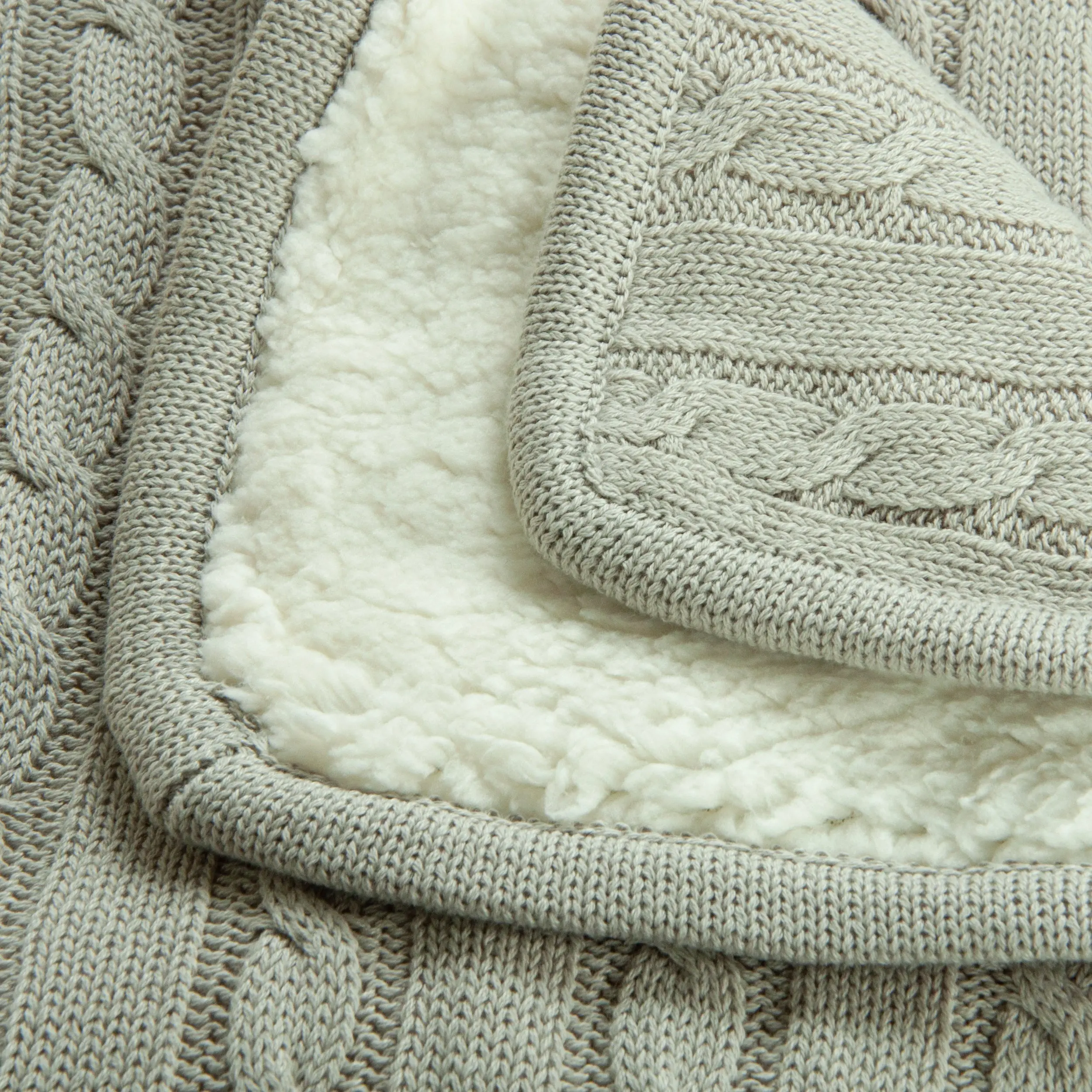 Green knitted sherpa twin blanket (3)