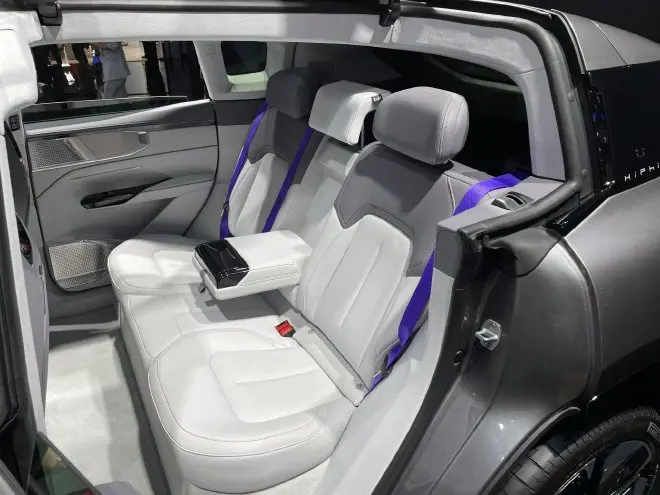 In terms of power, HiPhi Y is equipped with a Ningde Times 115kWh ternary lithium battery pack