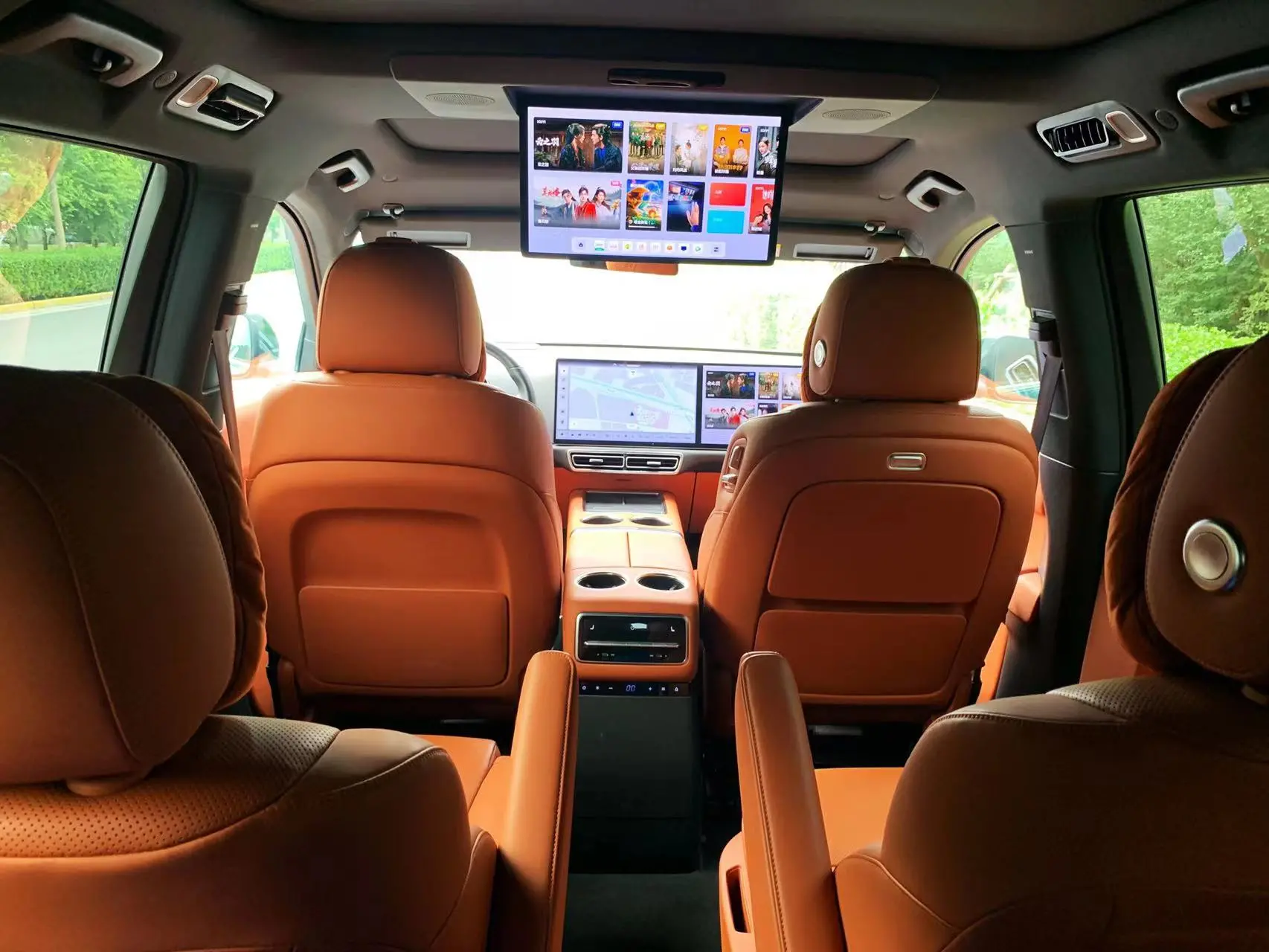 Lixiang L9 SUV inside