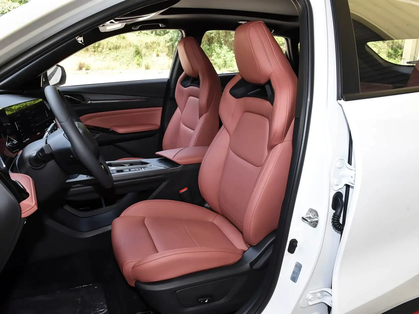 1400x1050_autohomecar__ChxpVmiWHQKAP8ibAA3z5IyUfYA284