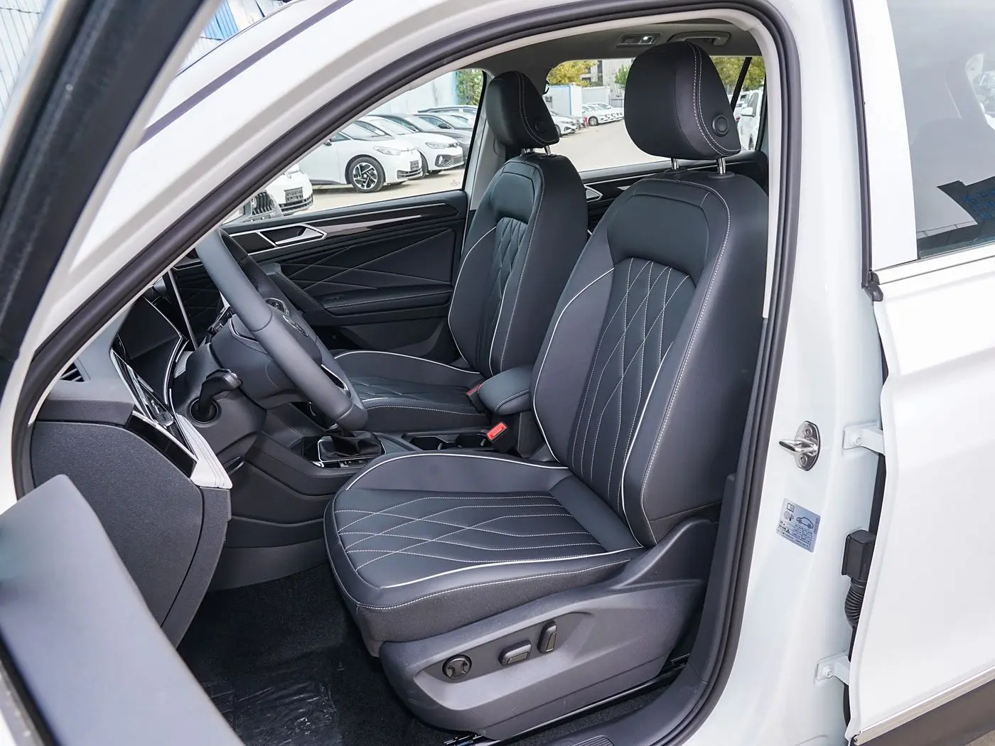 1400x1050_autohomecar__ChxkPmctrQOAP-iNACNX1-970LU131