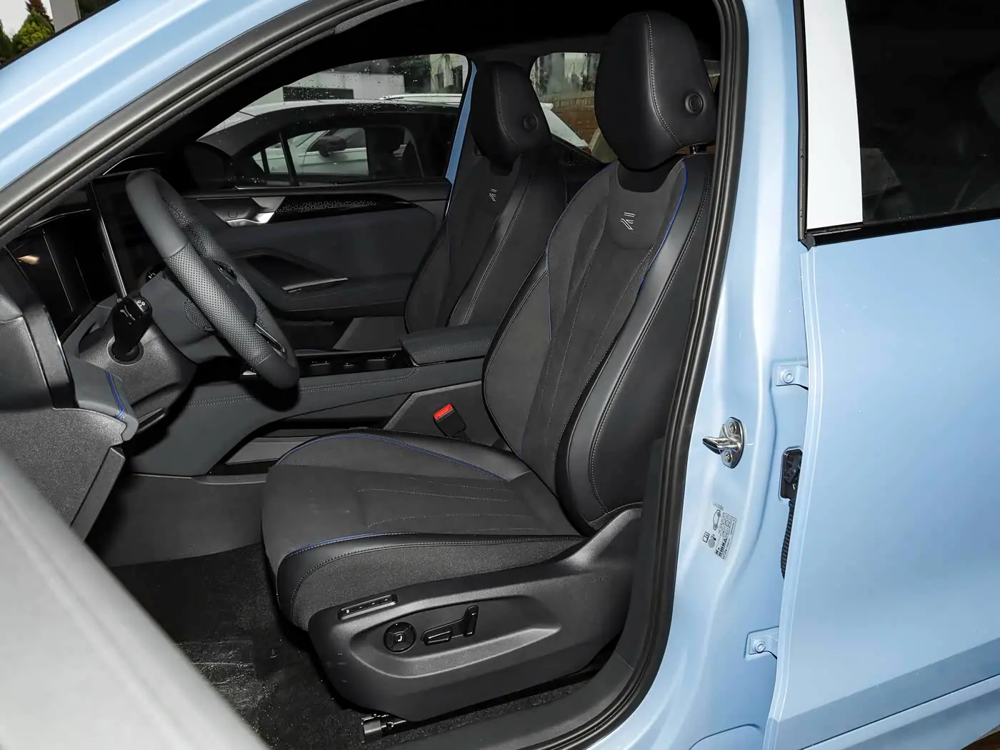 1400x1050_autohomecar__ChxpWGjBXX6AJXuPAEiAN9iowgc899