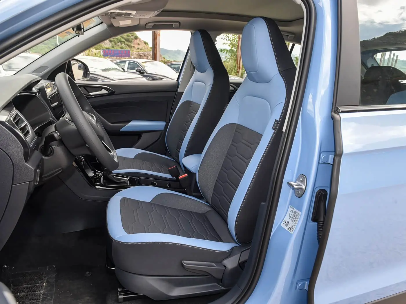 1400x1050_autohomecar__ChxpVmiul0KAMFrcABe7kGQtAkE253